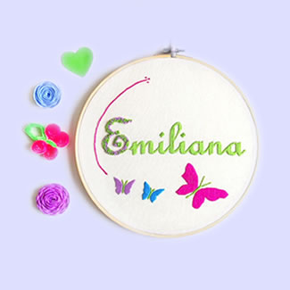 Tambor bordado personalizado con tu nombre. Tejidos decorativos en crochet. Talykí Taller de Tejidos y diseño textil