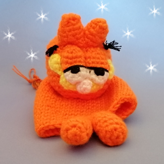 llavero de Garfield tejido a mano. Garfield guardallaves. Regalos personalizados. Llaveros tejidos a mano. Talykí Taller de Tejidos y diseño textil