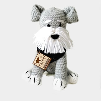 Perro Schnauzer tejido. Muñecos tejdos personalizados. Talykí Taller de Tejidos y diseño textil