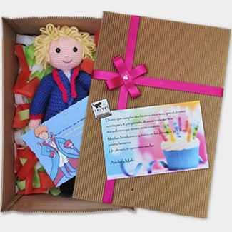 El Principito - muñeco tejido. Muñecos tejdos personalizados. Talykí Taller de Tejidos y diseño textil