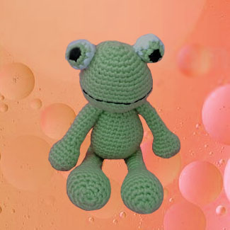 Rana tejida en lana. Muñecos tejdos personalizados. Talykí Taller de Tejidos y diseño textil